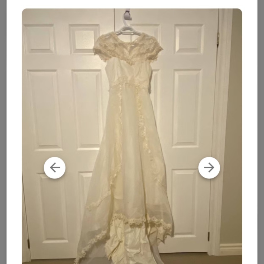 Off-white Vintage Wedding dress With Veil